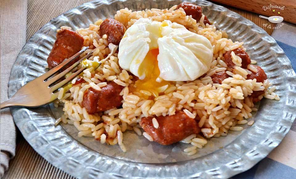 salteado-arroz-chistorra-huevo-poche-1