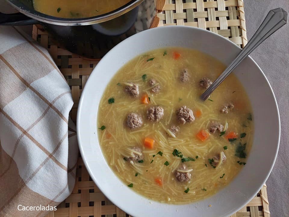 sopa de albóndigas (6)