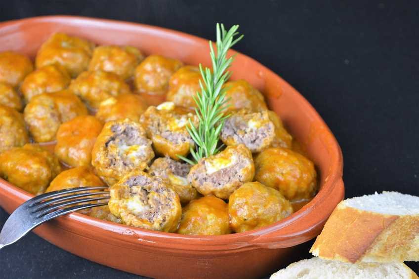 Albóndigas rellenas con queso