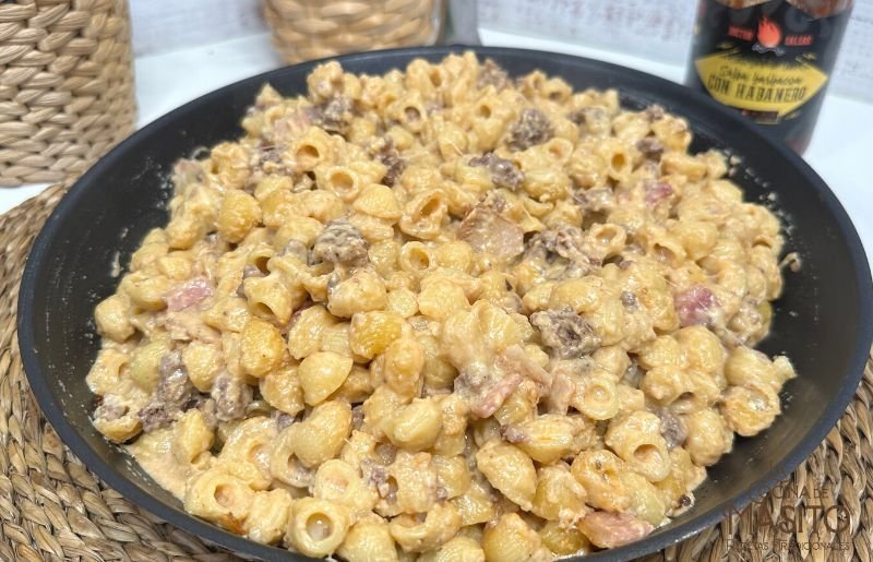 Macarrones con carne picada de chuletón y queso