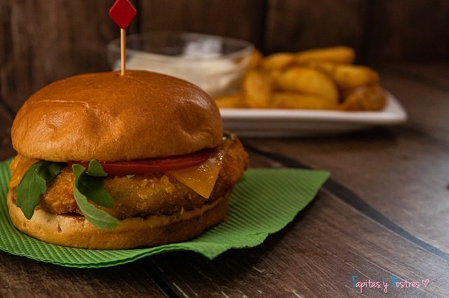 hamburguesa-crujiente-pollo-2-copyright-tapitasypostres