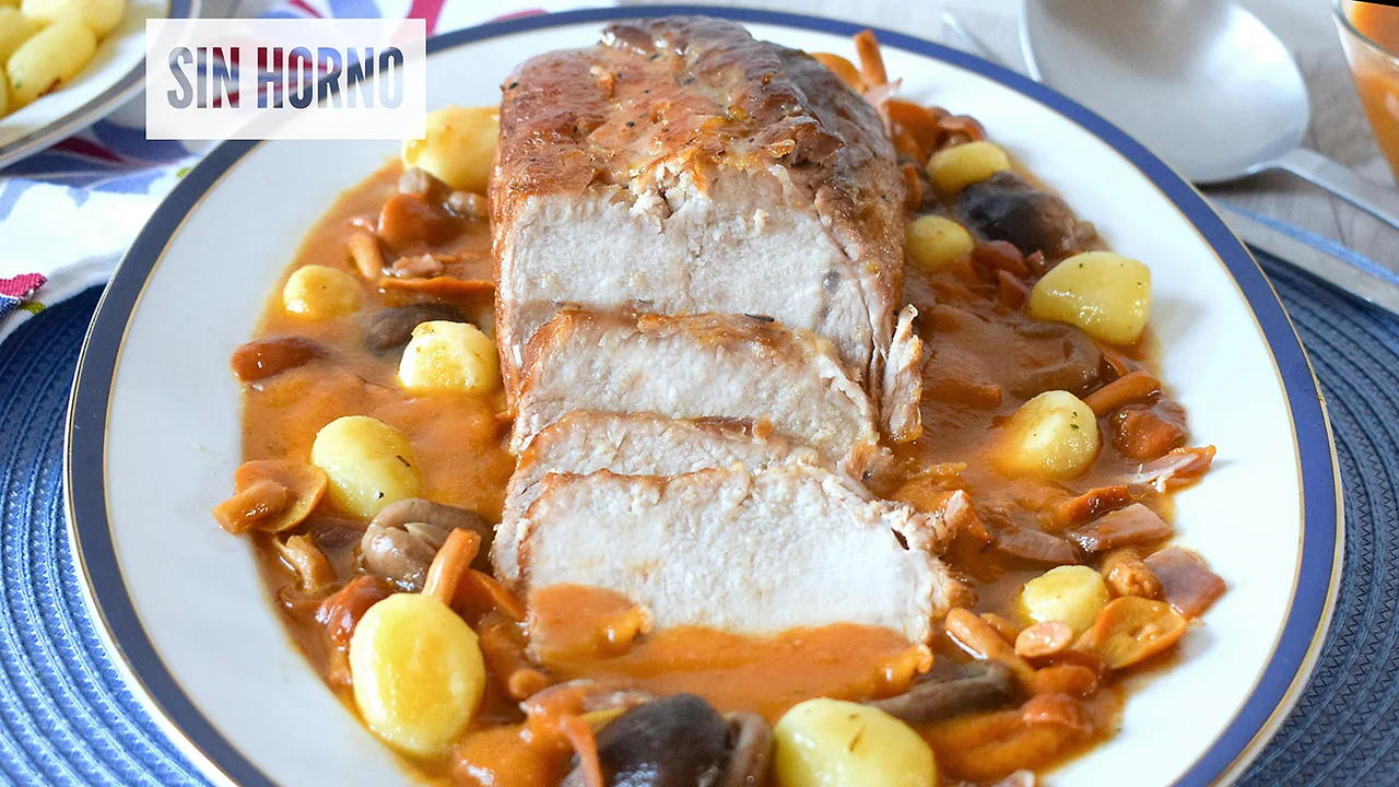 Receta de LOMO de cerdo en salsa con guarnición de setas y patatas