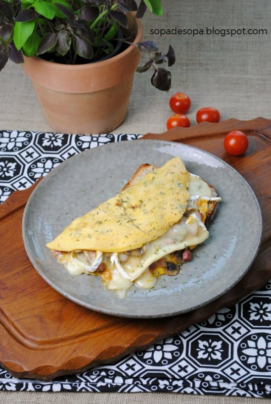 Tortilla francesa con champiñones, panceta y tomillo 1.1